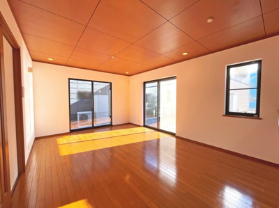 【居間・リビング】 | 桑名市星見ヶ丘５丁目　4SLDK | ＬＤＫ