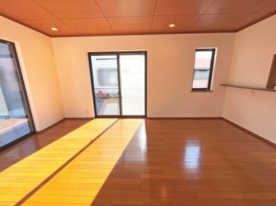 【居間・リビング】 | 桑名市星見ヶ丘５丁目　4SLDK | ＬＤＫ