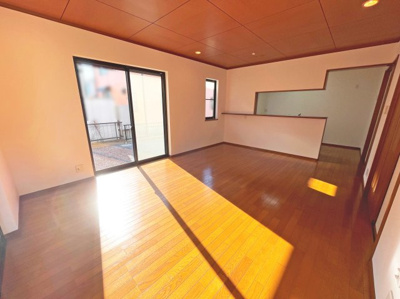 【居間・リビング】 | 桑名市星見ヶ丘５丁目　4SLDK | ＬＤＫ