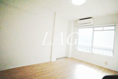 【居間・リビング】 | コーポウイング | 洋室のお部屋です。