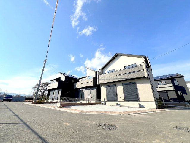 八王子市楢原町 新築戸建て　全11棟の前面道路含む現地写真