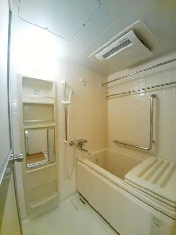 【浴室】 | 文京グリーンコートビュータワー本駒込Ｂ棟 | 同物件内別住戸の写真を参考に掲載しています。