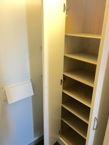 レオパレス光の玄関