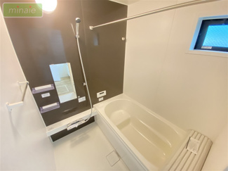 【浴室】 | LDK23帖　リビングイン階段　WIC×２　胡録台 | 浴室は1坪タイプで広々♪
施工例