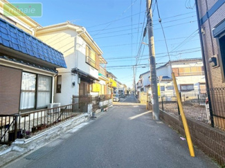 【前面道路含む現地写真】 | LDK23帖　リビングイン階段　WIC×２　胡録台 | 販売現地