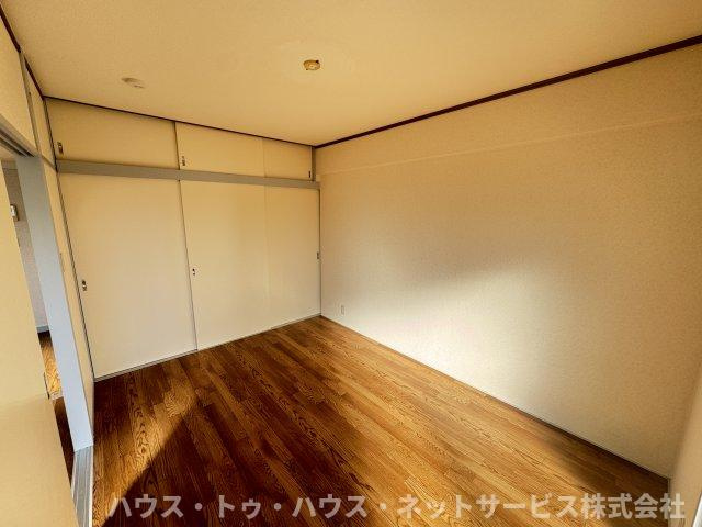 山産マンションの寝室