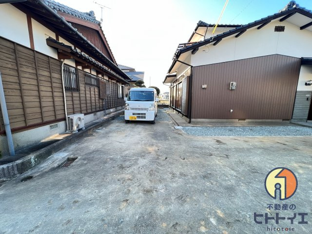本村貸家の駐車場