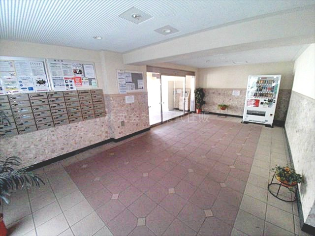 【エントランス】 | セザール新狭山 | 落ち着いたエントランスです