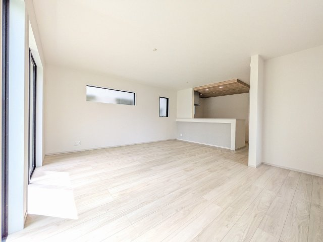 八王子市　追分町　新築一戸建て　１期の居間・リビング|～19.4帖の明るく開放感のあるLDK、家族団欒の時間をお過ごしいただけます～