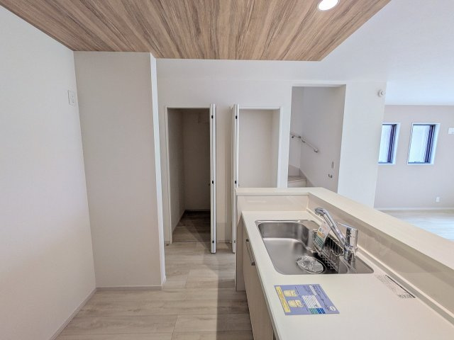 八王子市　追分町　新築一戸建て　１期の収納|～大容量収納可能なパントリー　隣にリビング収納もあります～