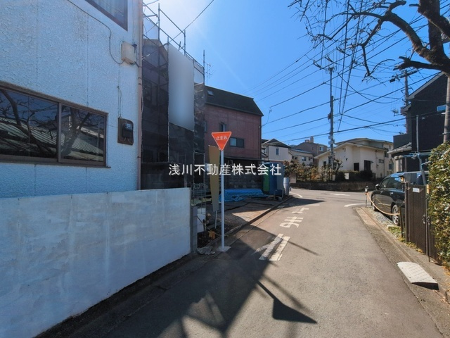 八王子市　追分町　新築一戸建て　１期の前面道路含む現地写真|～北西側4ｍ・南西側6ｍ道路に面しています～