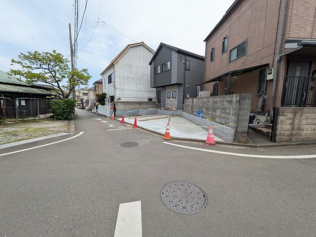 八王子市　追分町　新築一戸建て　１期の前面道路含む現地写真|～北西側4ｍ・南西側6ｍ道路に面しています～
