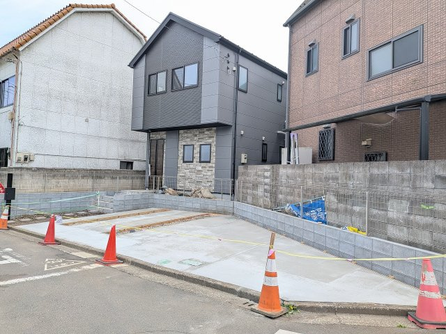 八王子市　追分町　新築一戸建て　１期の駐車場|～並列2台駐車可能カースペース～