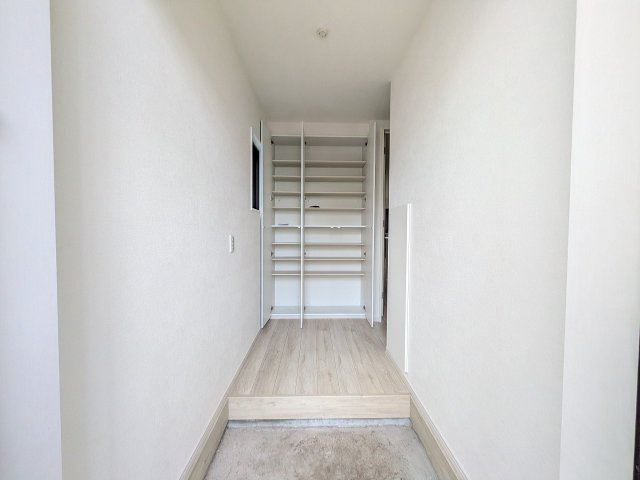 八王子市　追分町　新築一戸建て　１期の玄関|～収納タップリの玄関～