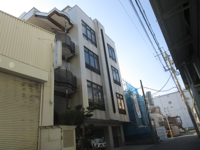尼崎市道意町６丁目の倉庫