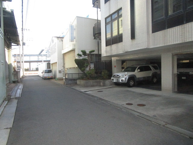 尼崎市道意町６丁目の倉庫