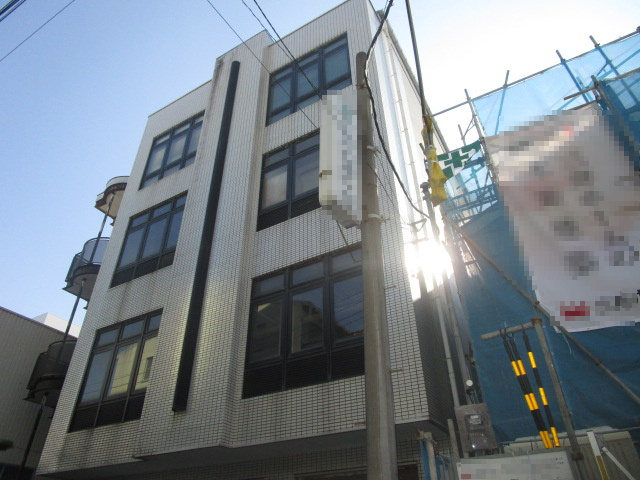 尼崎市道意町６丁目の倉庫