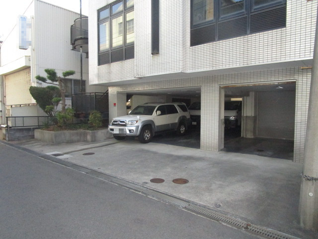 尼崎市道意町６丁目の倉庫