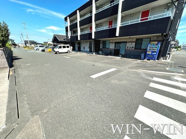 メゾンドユウゼンの駐車場