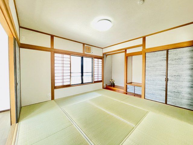 【和室】 | 筑紫野市大字筑紫　戸建て | １階リビング横の８帖の和室