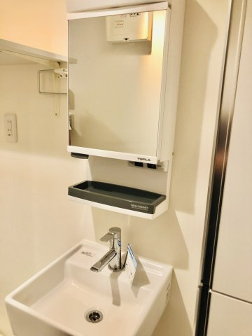 CASA LUXE 仙川の独立洗面台|独立洗面台、小物を置くことができて便利です