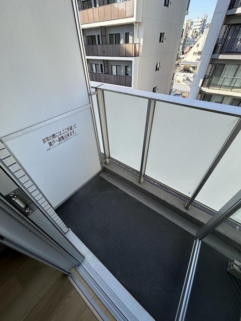 ＧＥＮＯＶＩＡ御徒町ｓｋｙｇａｒｄｅｎ　７０１のバルコニー
