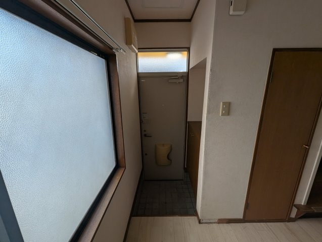 岡町北貸家の玄関