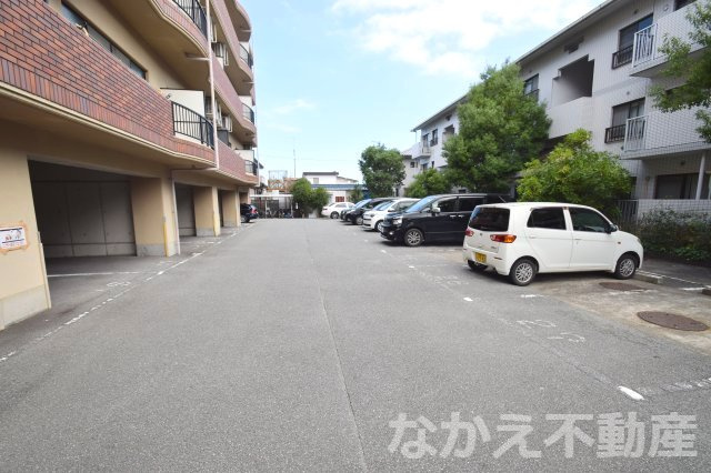 【駐車場】 | 駐車場があるので、車を買う予定の方も安心です