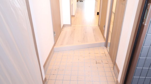 大町市大町の賃貸マンションの玄関