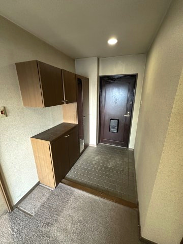 シティコーポ岩井通の玄関