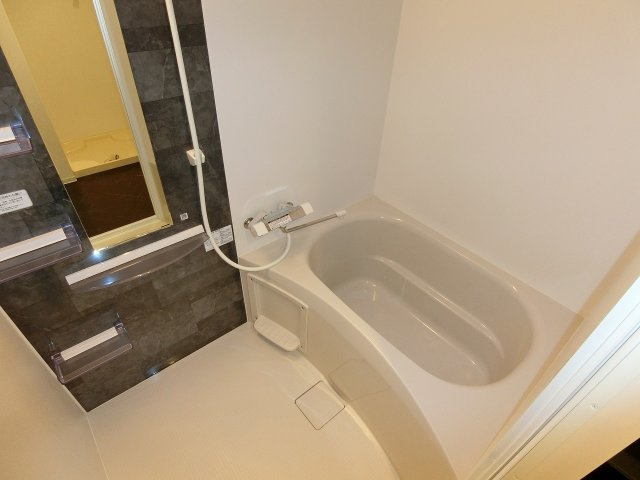 セレニテ甲子園プリエの浴室