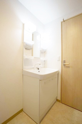 【洗面所】 | トトロ―ネ | 明るい洗面所です