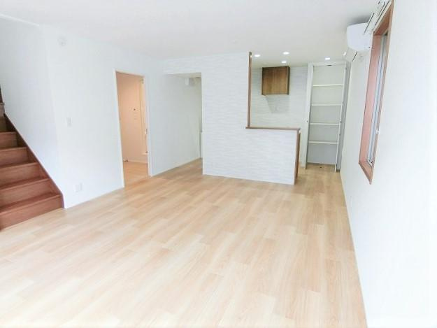 ラテルネ本八幡の居間・リビング