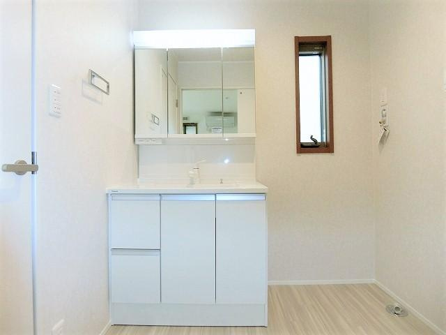 ラテルネ本八幡の洗面所