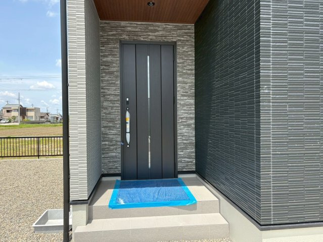 【商談中】タマタウン　羽島市正木町新井（正木小）　全3区画分譲の玄関|玄関ドアの鍵はディンプルキーと内側はサムターンキーになっており防犯性の高い仕様になっています。