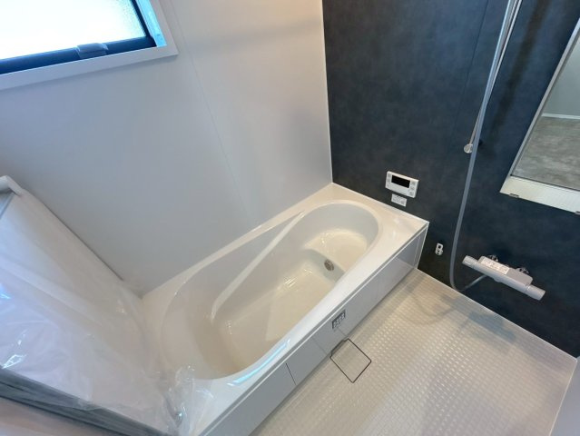 【商談中】タマタウン　羽島市正木町新井（正木小）　全3区画分譲の浴室|雨天時の洗濯物も安心な換気暖房乾燥機も完備。お子さまやお年寄りが入浴しやすい、あんしん設計です。