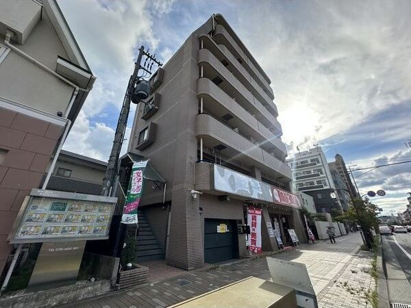 ウェルコート岡本の外観