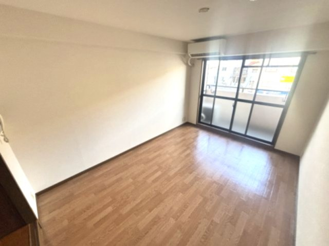 ウェルコート岡本の居間・リビング