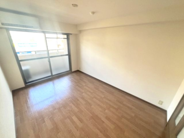 ウェルコート岡本の居間・リビング