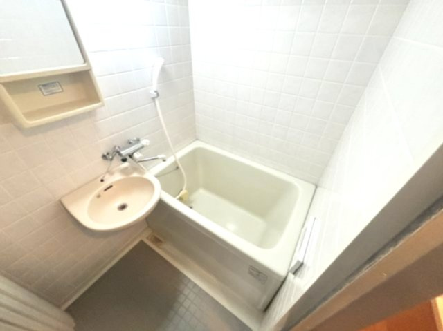 ウェルコート岡本の浴室