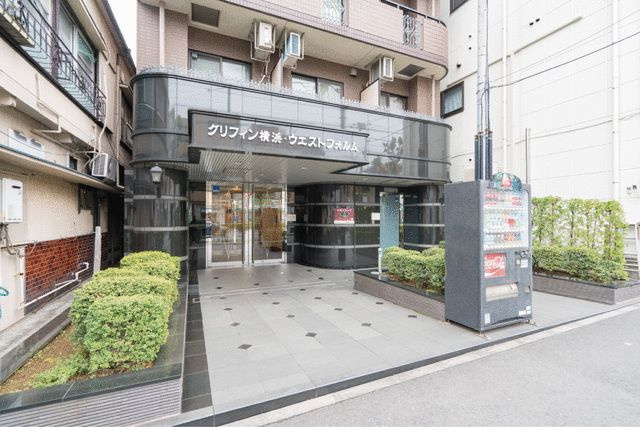 グリフィン横浜・ウエストフォルムのエントランス