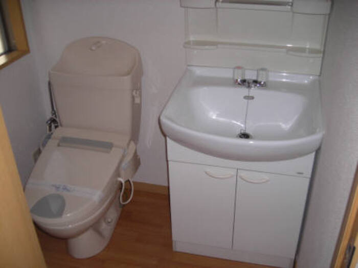 スプリングガーデンAの洗面所|明るい洗面所です★