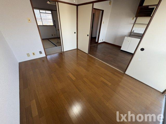 メゾン東茨木の居間・リビング