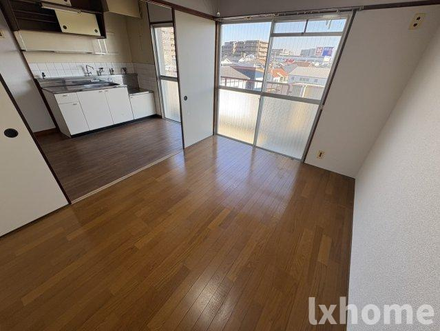 メゾン東茨木の居間・リビング