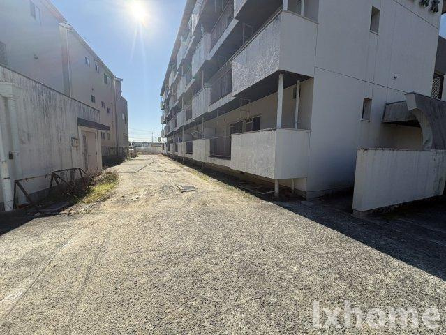 メゾン東茨木の駐車場