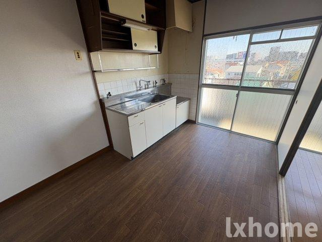 メゾン東茨木の居間・リビング