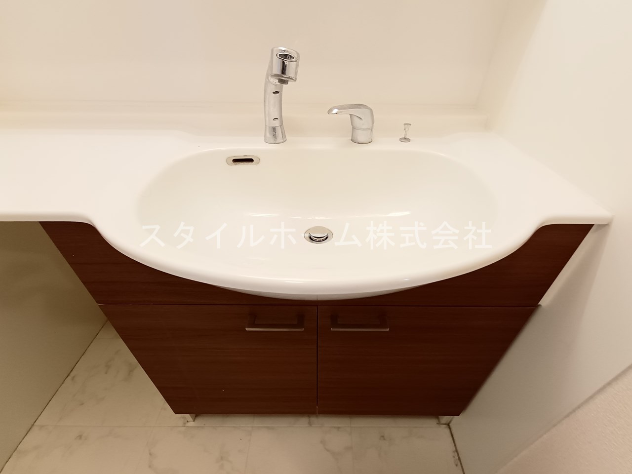 ランドサマービレッジB棟の洗面所