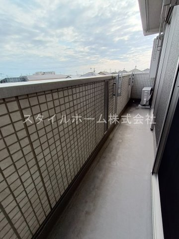 ランドサマービレッジB棟のバルコニー