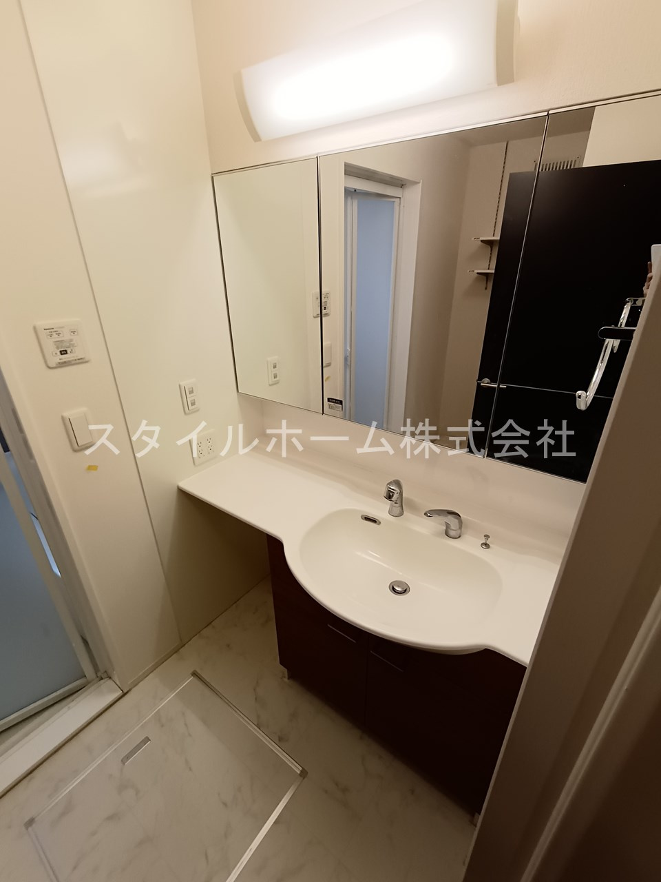 ランドサマービレッジB棟の洗面所