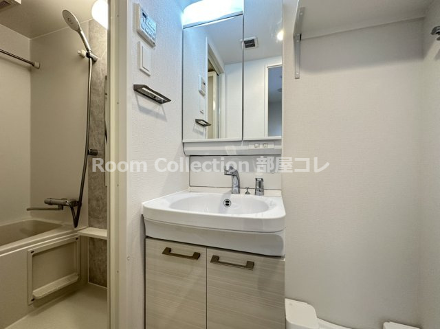 エスプレイス名古屋神宮前の洗面所|同シリーズイメージ写真
反転色違い
現況と異なる場合現況優先